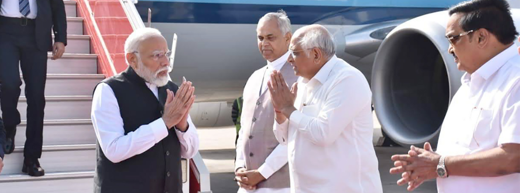 The Governor And The Chief Minister Warmly Welcome PM Shri Narendra Modi 